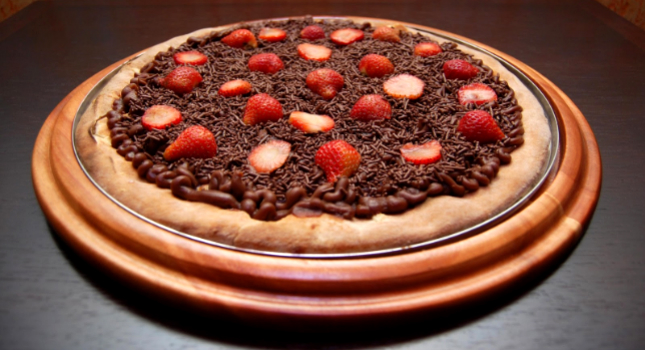 pizza-chocolate-morangos-PRINCIPAL.jpg