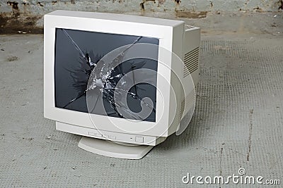smashed-monitor-6841993.jpg
